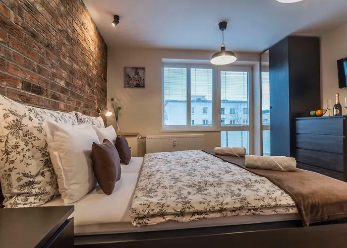 Amos Apartment - Private Parking Included
