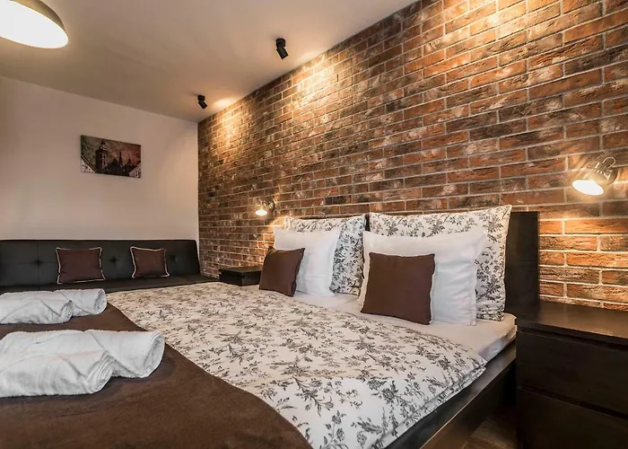 Amos Apartment - Private Parking Included