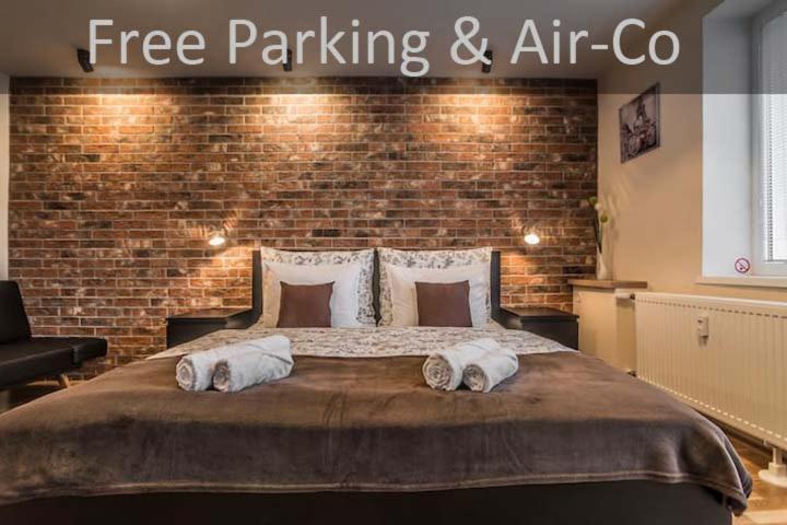 Amos - Private Parking Included Apartment Kosice