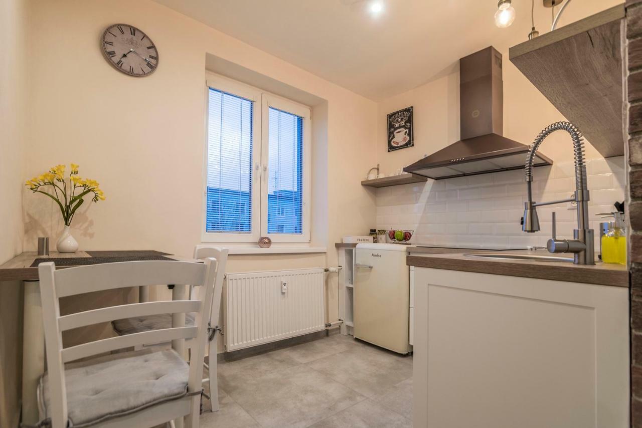 Amos - Private Parking Included Apartment